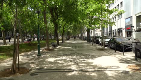 Avenida-Da-Liberdade-Está-Inspirada-En-Los-Mosaicos-Romanos,-Estos-Pavimentos-Se-Originaron-En-Lisboa-Durante-La-Reconstrucción-De-La-Ciudad-Posterior-Al-Terremoto-De-1755