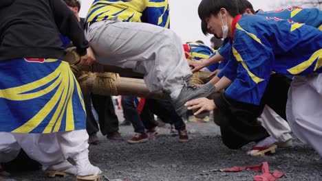 Japanese-Men-Struggle-at-Sagicho-Matsuri-battle-Event