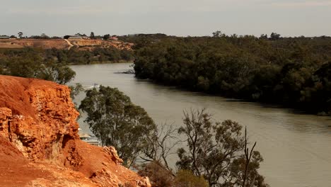 Murray-River-Mit-Einem-Schnellboot-Auf-Dem-Wasser---Loxton,-Südaustralien