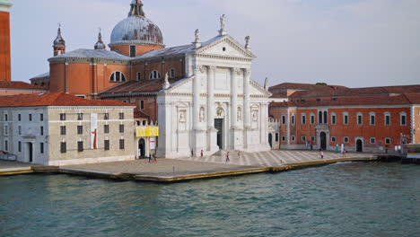 Kirche-Von-San-Giorgio-Maggiore-In-Venedig,-Italien---Breit