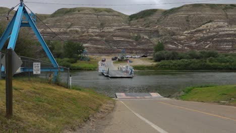 Drumheller,-Alberta,-Canada---August-27,-2022:-One-of-the-few-Ferries-still-in-operation,-the-Bleriot-Ferry-carries-vehicles-across-the-Red-Deer-River