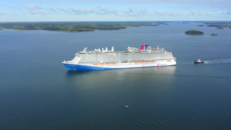 Celebración-Del-Carnaval-De-Cruceros-En-El-Archipiélago-Finlandés-Durante-Las-Pruebas-De-Mar