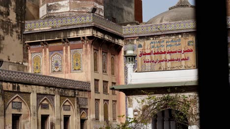 Außenansicht-Der-Masjid-Wazir-Khan