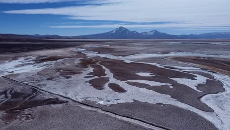 Das-Drohnenbild-Zeigt-Eine-Salzwüste-In-Der-Bergkette-Im-Norden-Chiles
