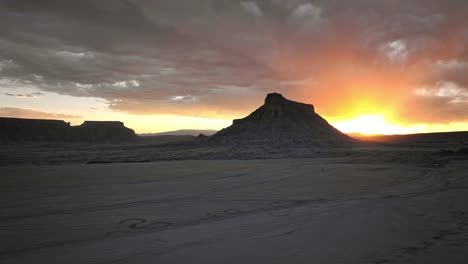 Beautiful-sunset-at-Factory-Butte