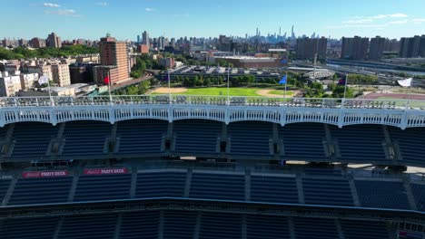 Techo-Del-Friso-Del-Estadio-Yankee