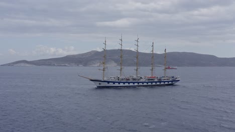 Royal-Clipper-sailing-under-a-cloudy-sky-in-Greece