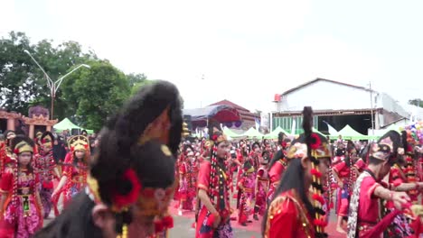Baile-De-Máscaras-Kelana-En-El-Espectáculo-De-Danza-Tradicional-Cirebon