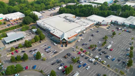 Luftaufnahmen-Von-Morrisons-Supermarktparkplatz-In-Canterbury,-Kent