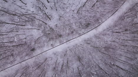 Atemberaubende-Luftaufnahmen,-Die-Die-Schönheit-Des-Winters-Zeigen