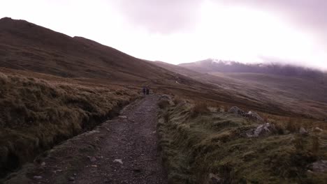 Hiking-up-Snowdon-mountain-during-the-fog
