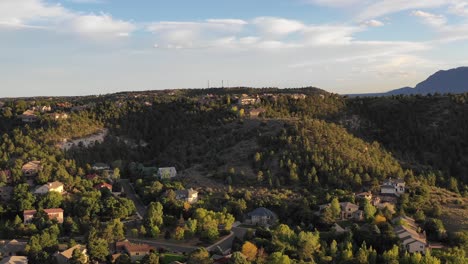 Colorado-Mountain-Valley-Sunset-Aerial-Drohne-Pan-Footage