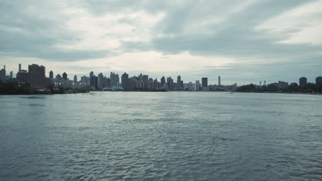 Wide-Shot-from-Astoria-park-view-to-Manhattan