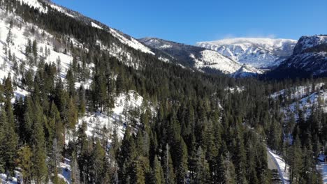 Drone-shot-of-snowy-mountains-in-the-sierra-nevadas
