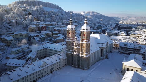 Winter-view-of-the-cathedral-and-old-town-covered-with-snow,-Sankt-Gallen,-St