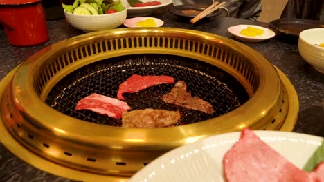Barbecue-beef-in-restaurant,-Nagoya-Japan