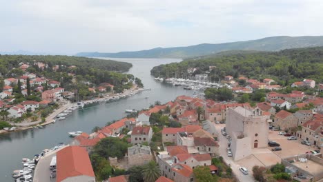 Croacia-Turismo---Hermosa-Arquitectura-En-La-Isla-De-Hvar