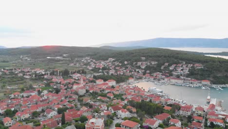 Sonnenuntergang-Der-Wunderschönen-Kroatischen-Touristenstadt-Jelsa-Auf-Der-Insel-Hvar