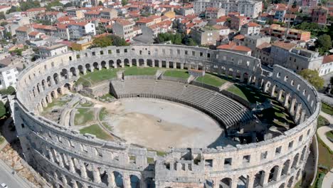 Edificio-Del-Coliseo-O-Anfiteatro-De-Pula-Arena-Croacia