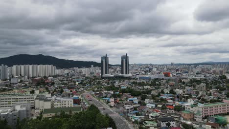 Weite-Luftsicht-Auf-Die-Skyline-Und-Die-Wolkenkratzer-Der-Stadt-Daejeon-In-Südkorea