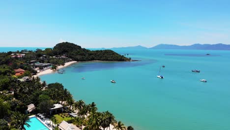 Luftaufnahme-Der-Tropischen-Bucht-Mit-Türkisblauem-Wasser-In-Thailand
