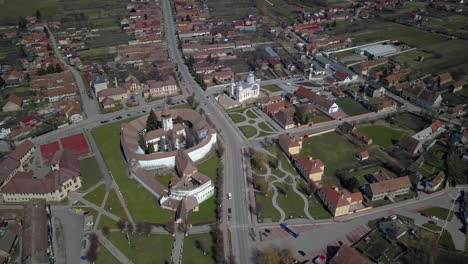 Iglesia-Ortodoxa-Y-Luterana---Iglesia-Fortificada-Prejmer-Durante-El-Día-En-Brasov,-Transilvania,-Rumania
