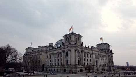 Lapso-De-Tiempo-Del-Edificio-Del-Reichstag-En-El-Distrito-Gubernamental-De-Berlín