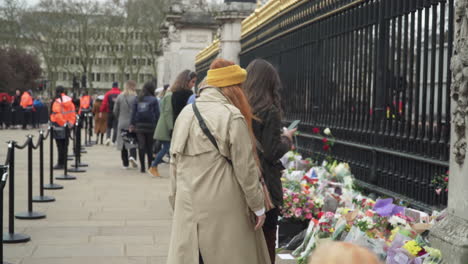 Blumen-Zu-Ehren-Von-Prinz-Philip-Vor-Dem-Buckingham-Palace-Niedergelegt