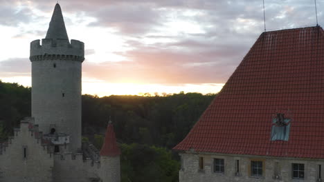 Stone-keep-and-tower-of-medieval-Kokořín-castle-in-Czechia-at-sunset