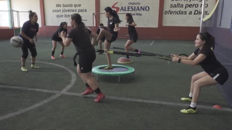 Entrenamiento-Del-Equipo-De-Fútbol-Femenino-Durante-La-Pandemia