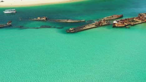 Tourist-dive-site,-Green-clear-water,-Moreton-Island-Wrecks,-Queensland-Australia