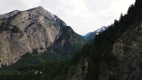 Aerial-drone-shot-of-Mount-Brew-near-Lake-Lillooet-in-British-Columbia,-Canada