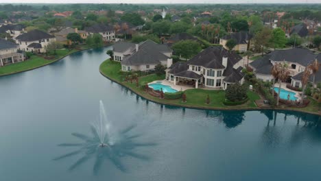 Aerial-of-affluent-homes-in-Houston,-Texas