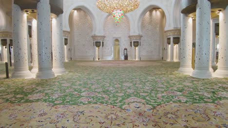 Handgefertigter-Teppich-In-Der-Größten-Sheikh-zayed-moschee-Der-Welt,-Vae