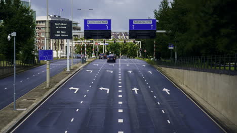 Ruhiger-Verkehr-Am-Koningstunnel-Im-Zentrum-Von-Den-Haag