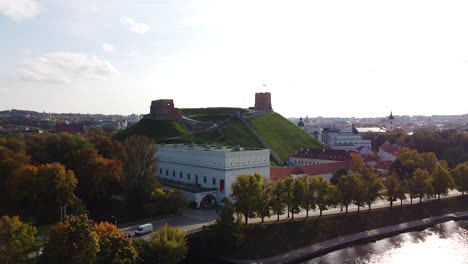 Gedimas-castle-tower-and-Vilnius-cityscape-on-beautiful-autumn-time,-aerial-ascend-view