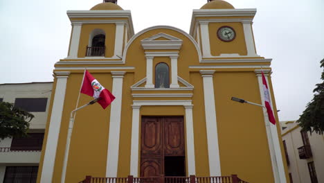 Foto-Diurna-De-La-Iglesia-De-San-Juan-Bautista-En-Ascope-La-Libertad-Perú