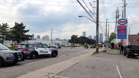 Bloqueo-De-Carreteras-Por-Las-Fuerzas-Policiales-Canadienses-En-Un-Incidente-De-Motocicleta-Toronto