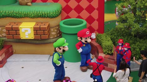 Personajes-De-Mario-Y-Luigi-En-Super-Nintendo-Land,-Universal-Studios-Japón