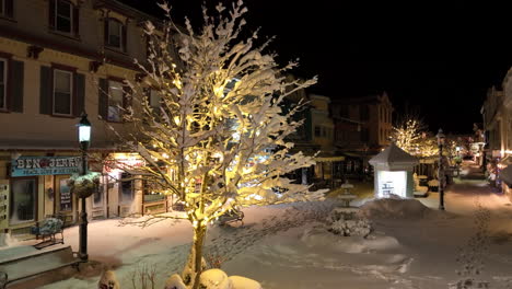 Tourist-attraction-storefronts-closed-in-winter-storm-at-night