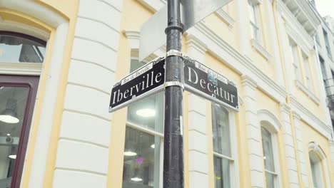 Iberville-Decatur-Intersection-Street-Sign-Corner-in-New-Orleans,-Louisiana