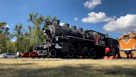 Vista-Desde-El-Piso-De-Varias-Locomotoras-En-Mexico