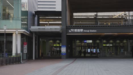 Himeji-City-Main-JR-Station-establishing-shot-in-Kansai