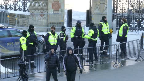 Pps-spp-Parlamento-De-Oficiales-De-Policía-De-Canadá-En-La-Escena-De-Una-Protesta