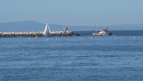 US-Küstenwache-Im-Aktiven-Dienst-An-Der-Küstenwache-In-Monterey