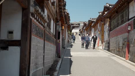 Bukchon-Hanok-Dorf-In-Seoul,-Südkorea---Schwenk