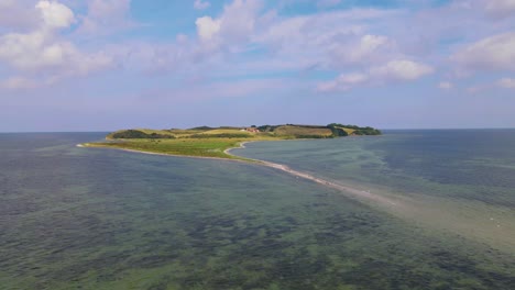 Luftaufnahme-Der-Kleinen-Insel-Nekselø-In-Erstaunlichen-Farben-In-Odsherred,-Seeland,-Dänemark