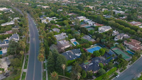 Aerial-Shot-of-Beverly-Hills,-Drone-Flying-over-Residential-Neighborhood-in-Famous-California-City