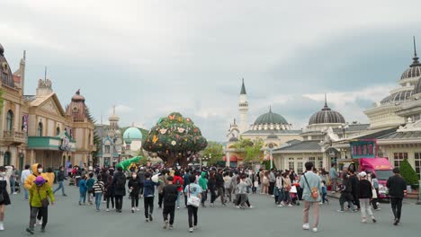 The-castle,-shops-and-attractions-at-Everland-Amusement-Park-in-Yongin,-South-Korea