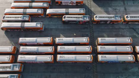 Los-Angeles-Metro-Buses-Parked-on-Rooftop-in-LA,-Aerial-Drone-Footage-Above-Parked-Vehicles